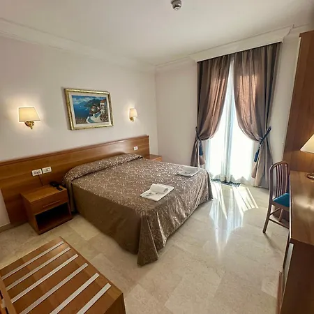 Principe Di Piemonte Szálloda Róma
